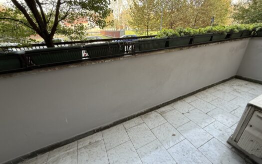 AMPIO TRE LOCALI ARREDATO